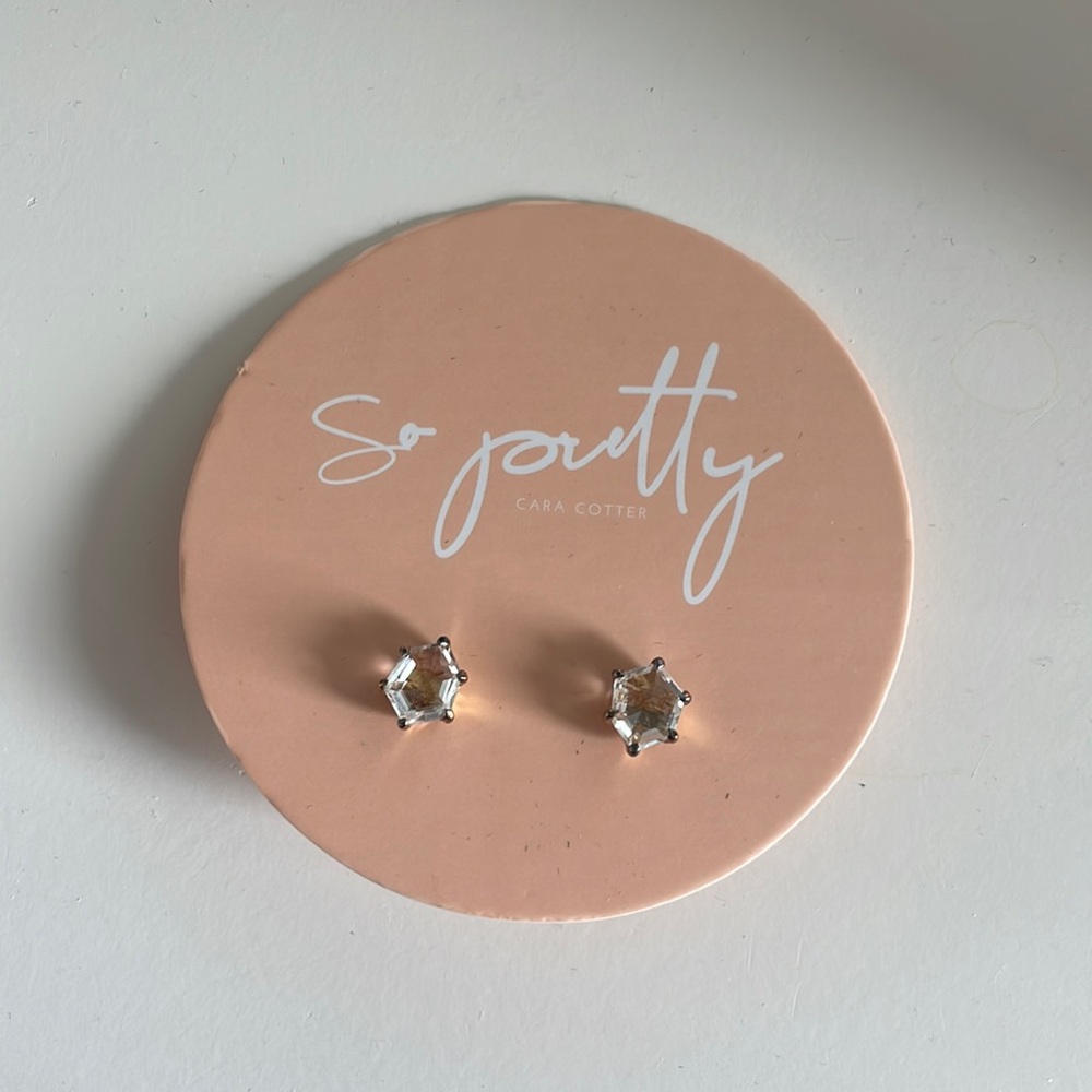 Cara cotter studs